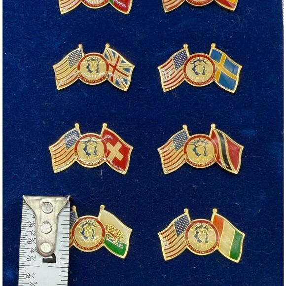 (26) Vintage Statue of Liberty with US & International Flags Patriotic Pins - Picture 7 of 8